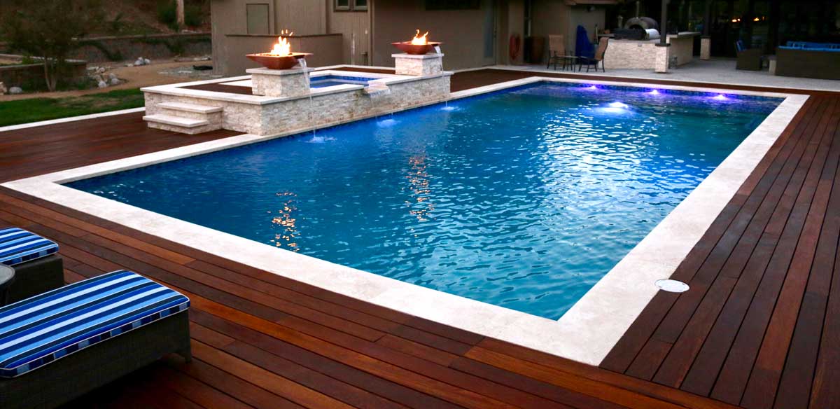 Swimming Pool with Hot Tub